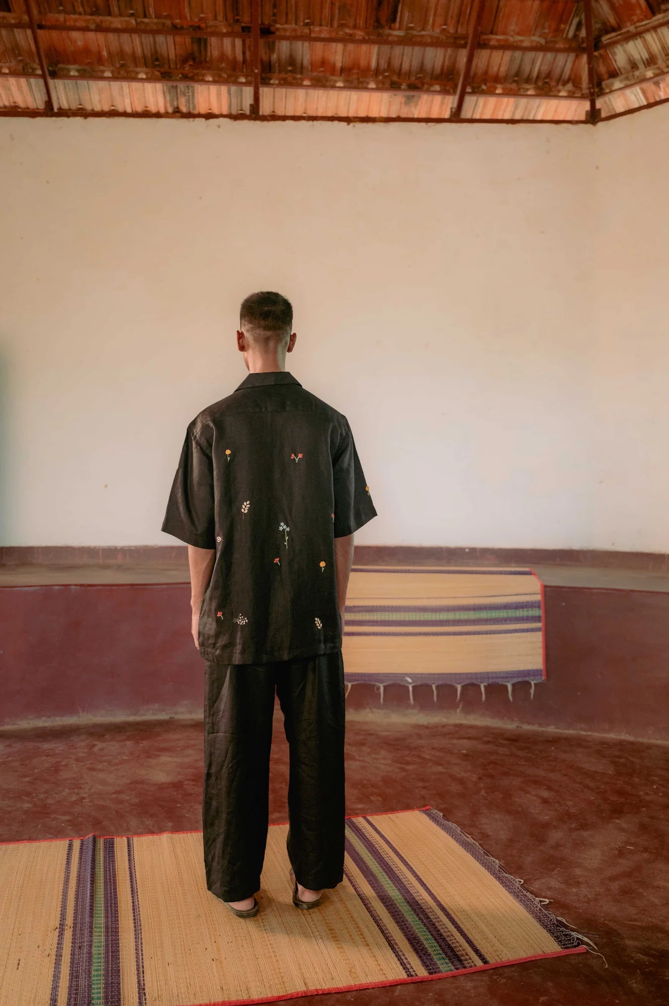 Wild sprigs black linen shirt