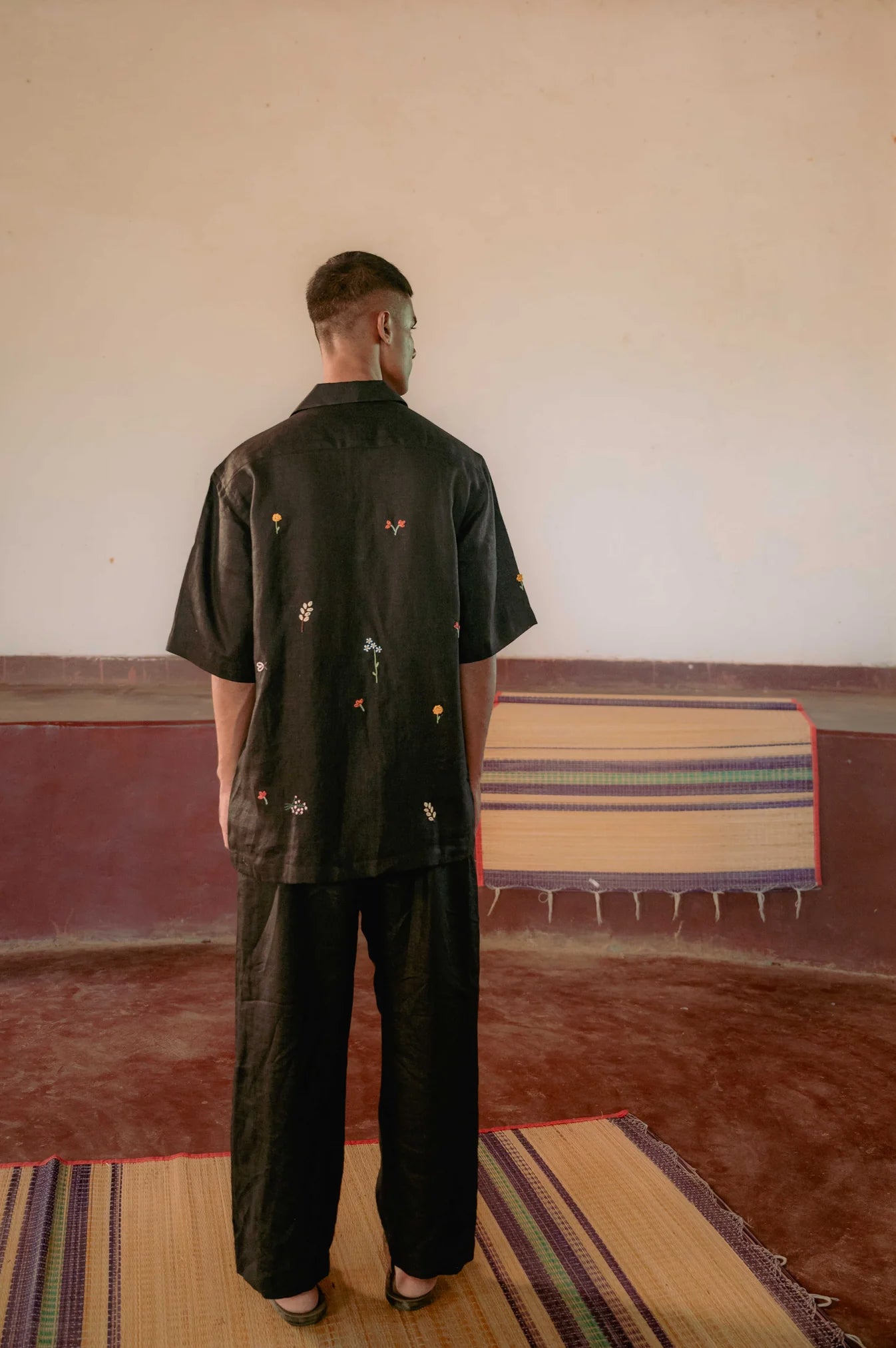 Wild sprigs black linen shirt